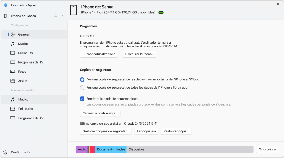 La finestra principal de l’app Dispositius Apple amb les opcions de programari i còpia de seguretat, entre altres.