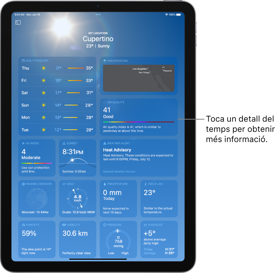 Pantalla de l’app Temps que mostra la ubicació a la part superior i, a sota, la temperatura i les condicions meteorològiques actuals. La resta de la pantalla conté informació meteorològica, com la previsió a 10 dies, un mapa de precipitacions, la posició de la lluna, la direcció i la força del vent, l’índex UV, l’hora de la posta de sol, la sensació tèrmica i el pronòstic de precipitacions.