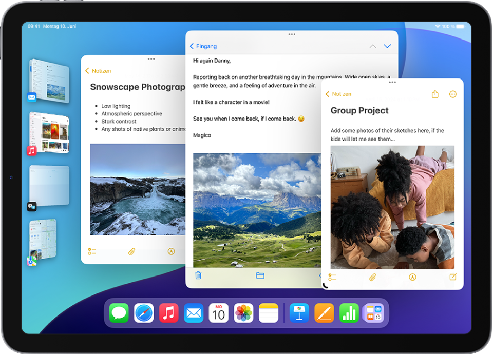 Der iPad-Bildschirm mit aktiviertem Stage Manager. Drei aktuelle Fenster in einer Gruppe in der Mitte des Bildschirms und andere zuletzt verwendete Apps in einer Liste auf der linken Seite des Bildschirms. Die Apps im Dock werden unten auf dem Bildschirm angezeigt.