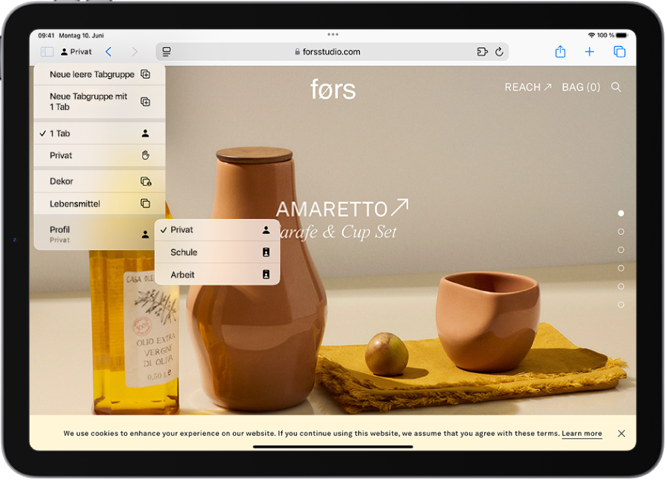 In Safari ist das Menü „Tabgruppe“ geöffnet. Unten im Menü ist „Profil“ ausgewählt und die Optionen „Persönlich“, „Schule“ und „Arbeit“ werden in einem weiteren Menü angezeigt.