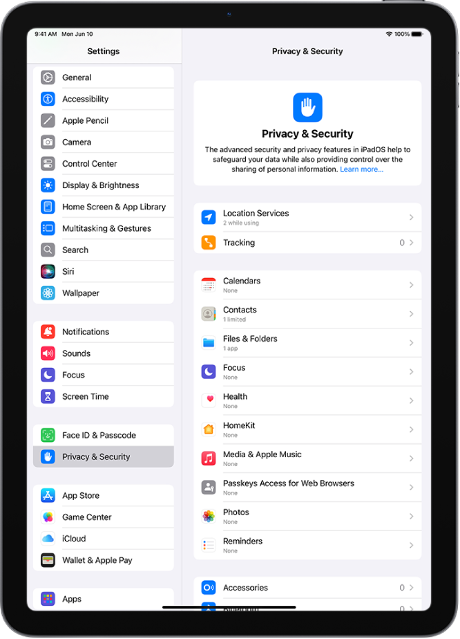 Le impostazioni Localizzazione in “Privacy e sicurezza” con le opzioni per condividere la posizione di iPad, incluse le impostazioni ad hoc per ciascuna app.