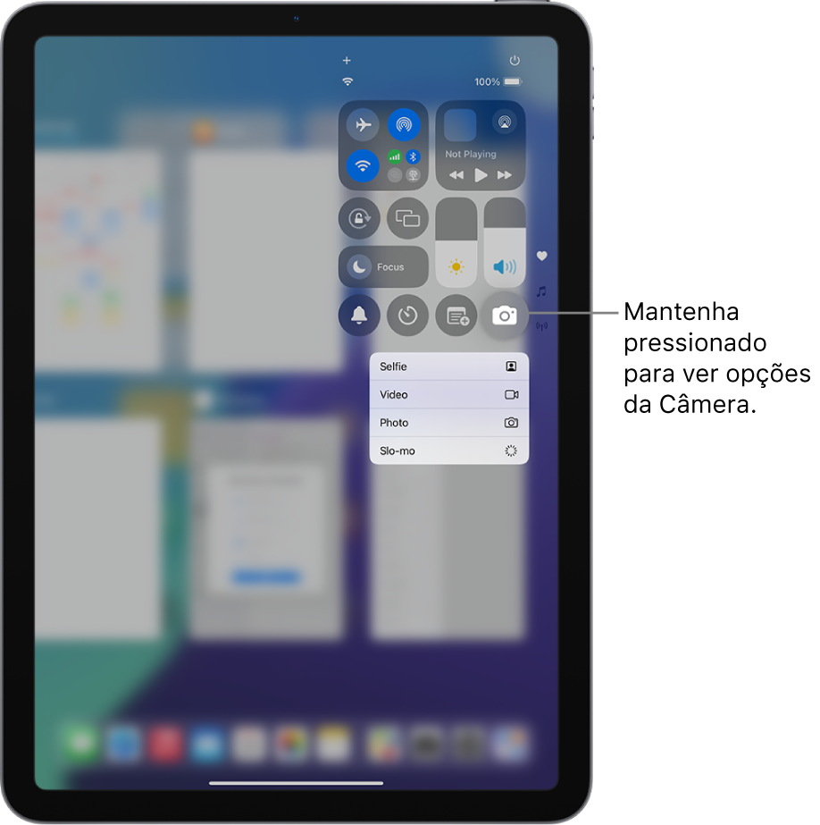 Tela mostrando as opções adicionais da Câmera, disponíveis na Central de Controle ao manter o controle da Câmera pressionado. As opções são: Selfie, Vídeo, Foto e Câmera Lenta.