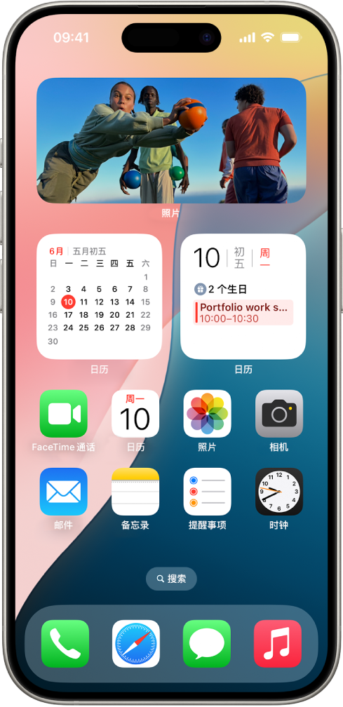 iPhone 主屏幕上的“天气”、“提醒事项”和“家庭”小组件。“提醒事项”和“家庭”小组件显示交互功能。