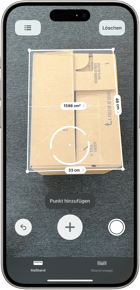 Ein Bildschirm, der die Messung der Abmessungen einer Box in der App „Maßband“ zeigt. Die Fläche der Box wird auf der Basis ihrer gemessenen Abmessungen berechnet.