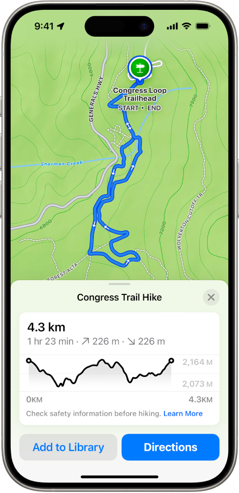 Un mapa topográfico en la app Mapas mostrando una ruta de senderismo. En la parte inferior de la pantalla hay una gráfica de elevación, el botón Agregar a biblioteca y el botón Cómo llegar.