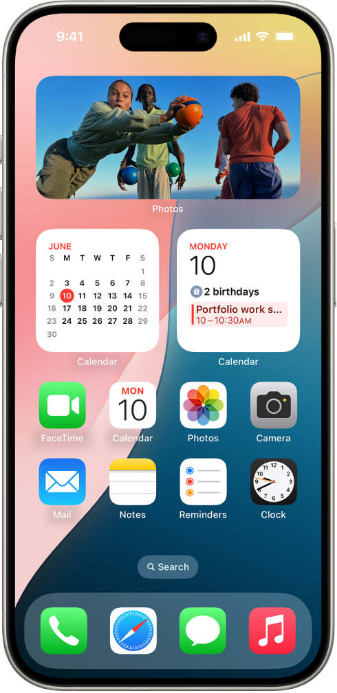 Los widgets de Clima, Recordatorios y Casa en la pantalla de inicio del iPhone. Los widgets de Recordatorios y Casa cuentan con funciones interactivas.