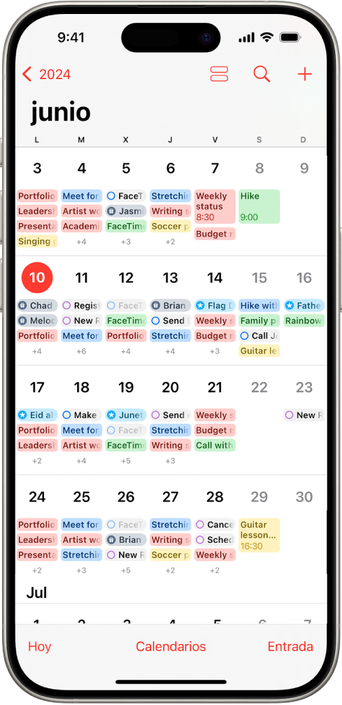 Vista mensual de un calendario con eventos y recordatorios.