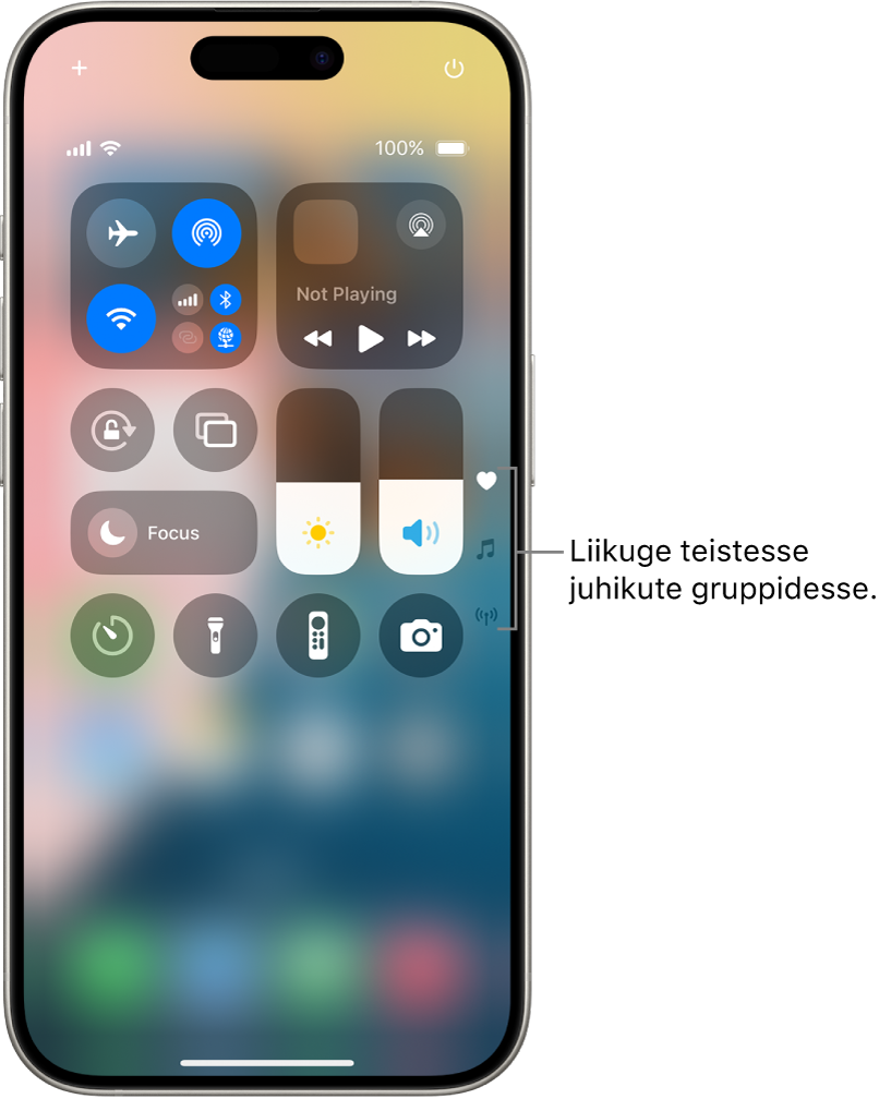 iPhone’i ekraanil on avatud Control Center, kus paremal on ikoonid teiste juhikute gruppide kuvamiseks.