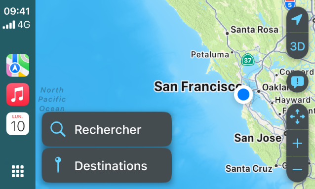 Un écran CarPlay montrant un plan de San Francisco. Sur la droite se trouve les boutons de position, 3D, de signalement de danger et de zoom. En bas de trouvent les boutons Rechercher et Destination.
