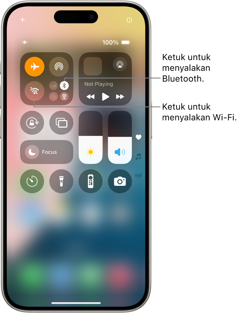 Pusat Kontrol dengan Mode Pesawat menyala, menampilkan bahwa Wi-Fi dan Bluetooth Mati. Tombol untuk menyalakan Wi-Fi dan Bluetooth berada di dekat pojok kiri atas Pusat Kontrol.