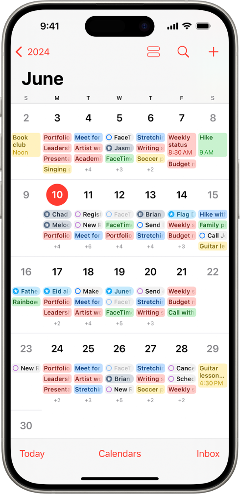 Un calendario nella vista Mese che mostra eventi e promemoria.