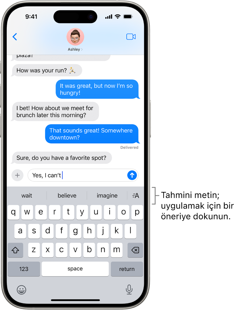 Mesajlar uygulamasında ekran klavyesi açık. Metin alanına metin girilmiş ve klavyenin üst tarafında bir sonraki sözcük için tahmini metin önerileri var.