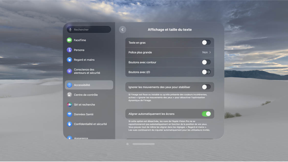 Les réglages Affichage et taille du texte sur l’Apple Vision Pro, avec les commandes permettant d’activer Texte en gras, Ignorer les mouvements des yeux pour stabiliser, Augmenter le contraste de la cible et d’autres options.