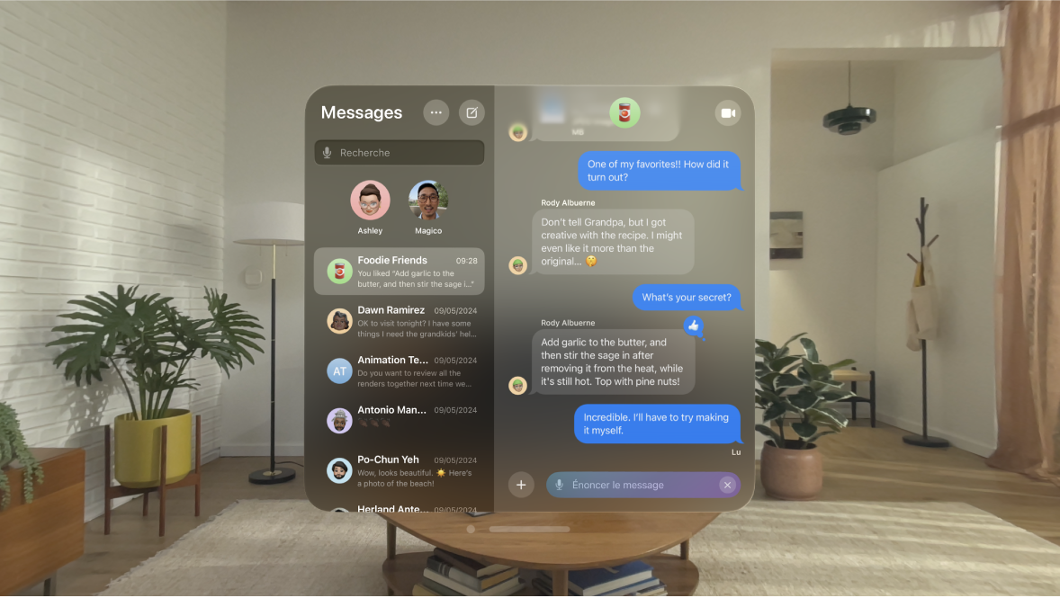 App Messages sur l’Apple Vision Pro, avec l’option « Regarder pour dicter » mise en surbrillance.