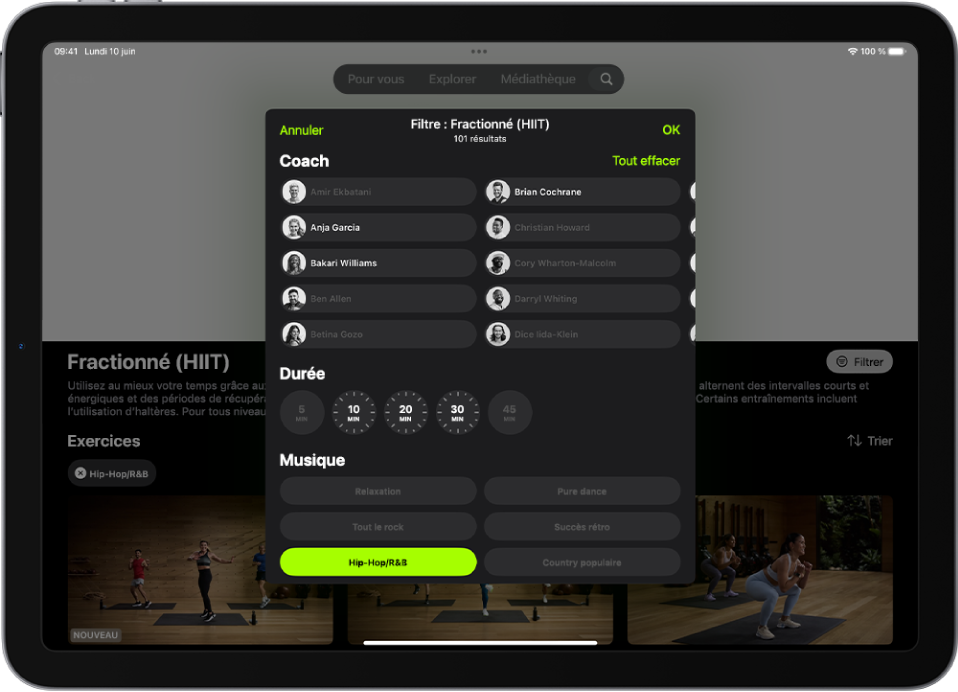 L’écran « Apple Fitness+ » affichant des options pour trier et filtrer des exercices. En haut de l’écran se trouve une liste des coachs. Des intervalles de temps sont affichés au centre de l’écran. Une liste de genres musicaux se trouve en dessous.