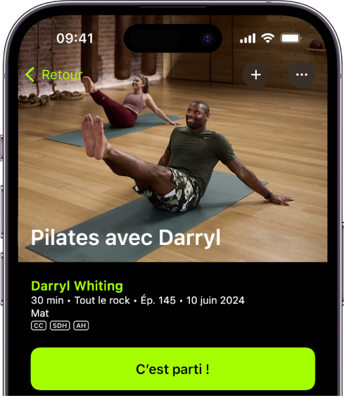 L’écran « Apple Fitness+ » affichant un exercice. Une image de coachs exécutant un exercice se trouve en haut de l’écran. Le titre de l’exercice et le nom du coach l’exécutant se trouvent au centre. Le bouton pour commencer l’exercice se situe sous les détails de l’exercice.