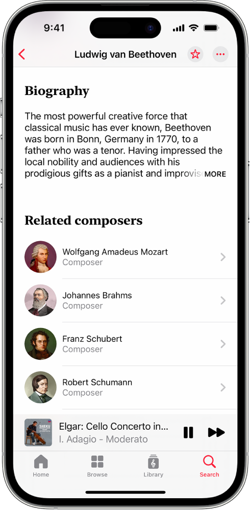 iPhone zobrazujúci biografiu skladateľa v Apple Music Classical. V hornej časti obrazovky je meno skladateľa a text s biografiou. V strede obrazovky je zoznam skladateľov. V spodnej časti obrazovky je Miniprehrávač a zobrazuje aktuálne prehrávanú skladbu. Pod Miniprehrávačom sú tlačidlá Domov, Prechádzať, Knižnica a Hľadať.