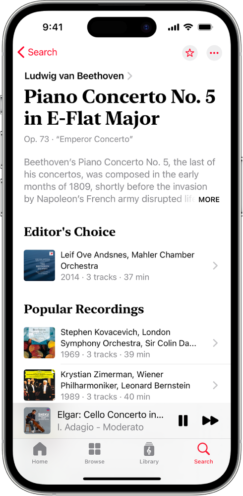 En iPhone visar en verkbeskrivning i Apple Music Classical. Överst på skärmen finns namn på kompositören och verket samt information om verket. I mitten på skärmen finns avsnitten Editor’s Choice och Popular Recordings. Minispelaren är nära nederkanten av skärmen och visar spåret som spelas upp just nu. Nedanför minispelaren finns knapparna Home, Browse, Library och Search.