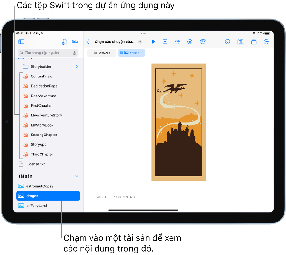 Một playground ứng dụng được mở có tên là Chọn câu chuyện của riêng bạn. Khu vực viết mã hiển thị và thanh bên ở bên trái được mở, đang hiển thị các tệp Swift và các tài sản khác trong playground ứng dụng. Tài sản “rồng” được chọn trong thanh bên ở bên trái và nội dung của tài sản được hiển thị trong khu vực viết mã.