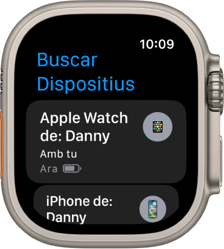 L’app Buscar Dispositius mostra dos dispositius: un Apple Watch i un iPhone.