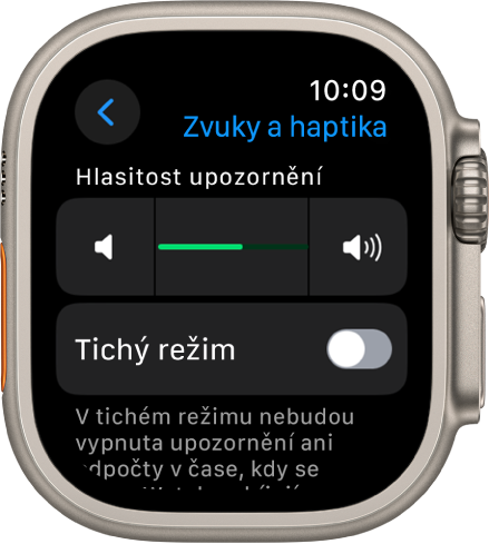 Nastavení zvuků a haptiky na Apple Watch s jezdcem Hlasitost upozornění nahoře a přepínačem Tichý režim pod ním