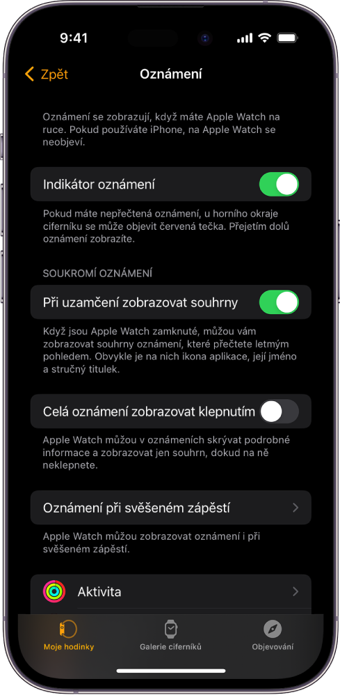 Obrazovka Oznámení v aplikaci Apple Watch na iPhonu. Na obrazovce jsou uvedeny zdroje oznámení.