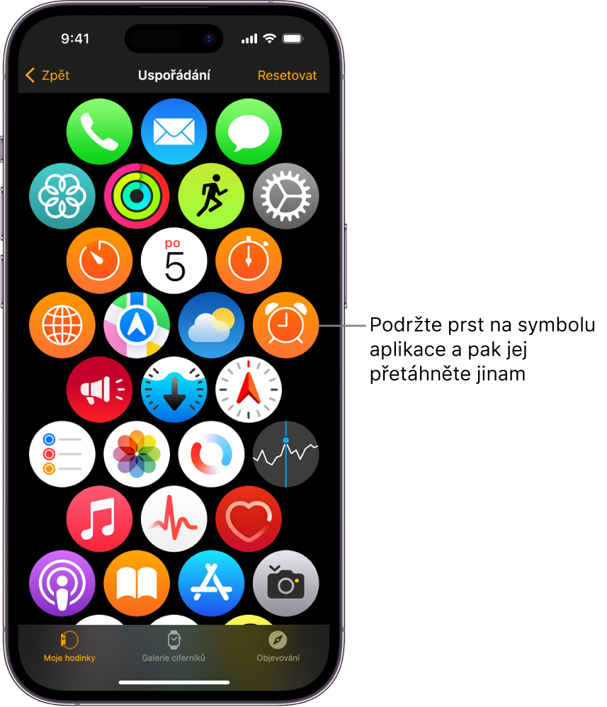 Obrazovka Uspořádání v aplikaci Apple Watch s ikonami uspořádanými v mřížce.
