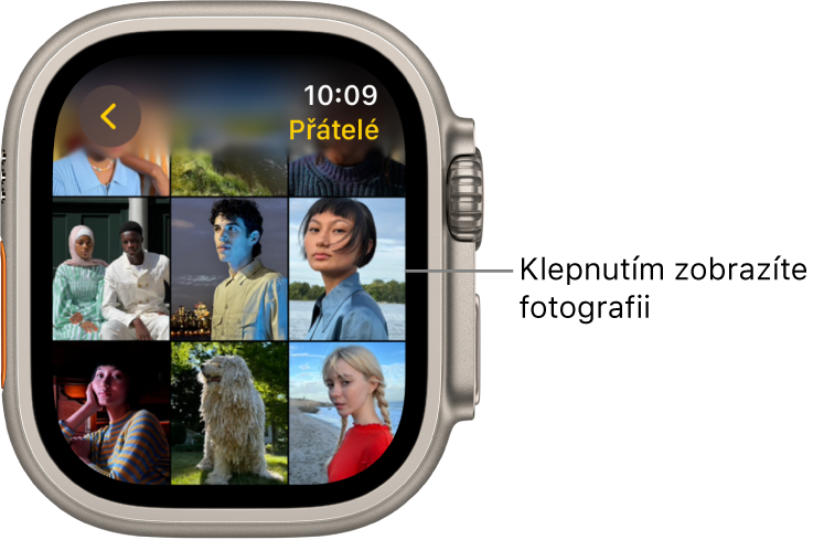 Hlavní obrazovka aplikace Fotky na hodinkách Apple Watch s několika fotkami zobrazenými v mřížce.