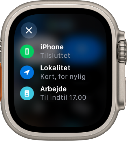 Kontrolcenterstatus, der viser, at iPhone er forbundet, Lokalitet er for nyligt blevet brugt af Kort, og fokusfunktionen Arbejde er slået til indtil kl. 17.