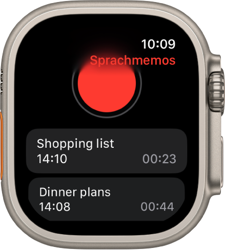 Apple Watch mit der Anzeige „Sprachmemos“. Oben befindet sich eine rote Aufnahmetaste. Darunter sind zwei aufgezeichnete Sprachmemos zu sehen. Für die Memos wird die Uhrzeit der Aufnahme und die Länge angezeigt.