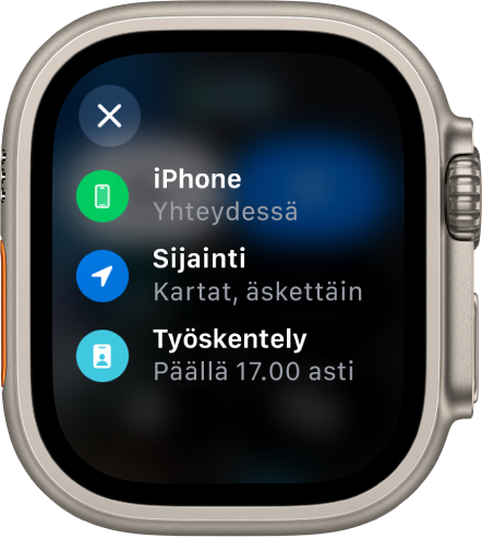 Ohjauskeskuksen tilassa näkyy iPhone yhdistetty, sijaintia käyttävät Kartat ja Sää ja Työskentely-tila on päällä klo 17 saakka.