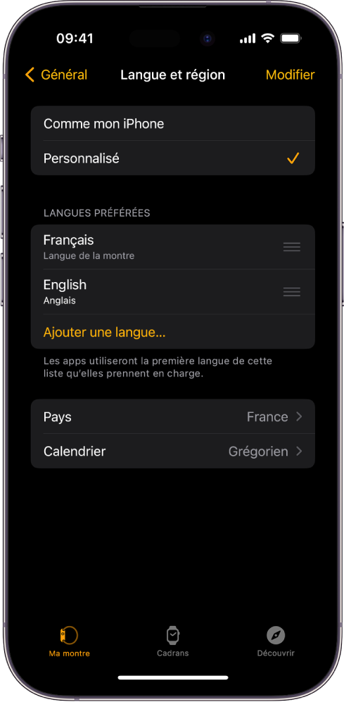 L’écran « Langue et région » de l’app Apple Watch, avec Anglais et Espagnol apparaissant sous « Langues préférées ».