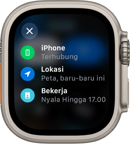 Status Pusat Kontrol menampilkan iPhone yang terhubung, Lokasi sedang digunakan baru-baru ini oleh Peta, dan fokus Bekerja menyala hingga pukul 17.00.