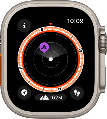 Programoje „Compass“ rodomas kelio taškas ratuke. Mygtukas „Info“ yra viršuje kairėje, mygtukas „Waypoints“ yra apačioje kairėje, mygtukas „Elevation“ yra viduryje apačioje, o mygtukas „Backtrack“ yra apačioje dešinėje.