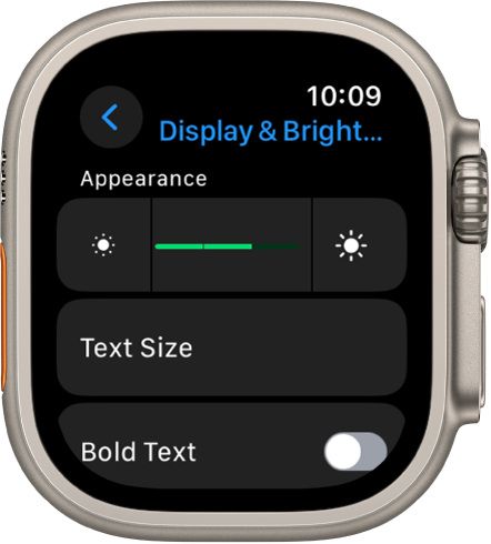 „Apple Watch“ ekrano ir ryškumo nustatymai, „Brightness“ slankiklis pateiktas viršuje, o mygtukas „Text Size“ pateiktas žemiau.