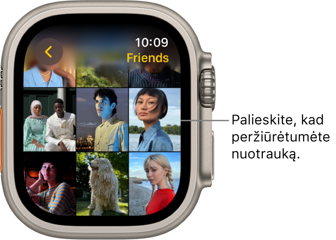 Pagrindinis „Apple Watch“ programos „Photos“ ekranas, kurio tinklelyje rodomos kelios nuotraukos.
