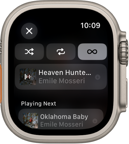 Dziesmu saraksta ekrāns, kura augšdaļā ir redzamas pogas Shuffle, Repeat un Auto Play, un tieši zem tām viena dziesma. Apakšdaļā zem Playing Next ir redzama vēl viena dziesma. Augšējā kreisajā stūrī atrodas poga Close.