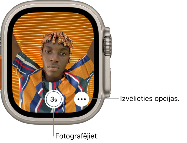 Kad Apple Watch pulkstenis tiek izmantots kā kameras tālvadības pults, tā ekrānā var skatīt iPhone kameras redzeslauku. Apakšdaļas centrā ir poga Take Picture, bet pa labi no tās — poga More Options. Pēc fotoattēla uzņemšanas apakšējā kreisajā stūrī ir poga Photo Viewer.