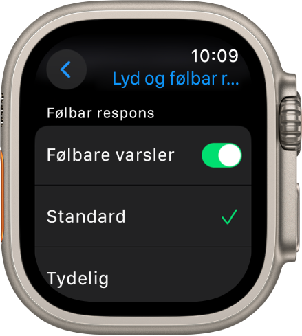 Innstillingene for Lyd og følbar respons på Apple Watch, med Følbare varsler-bryteren og valgene Standard og Tydelig nedenfor.