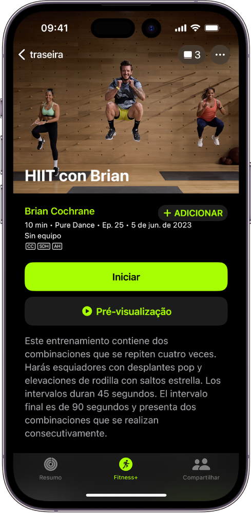 Tela do Apple Fitness+ mostrando um treino. Uma imagem de treinadores executando um treino está na parte superior da tela. O título do treino e o nome do treinador que o está conduzindo estão na parte central. Os botões para começar e para pré‑visualizar o treino estão acima dos detalhes do treino.