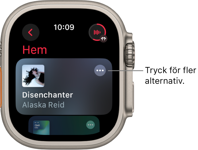 Appen Musik visar skärmen Hem med ett album synligt. Till höger finns knappen Fler alternativ. Överst till höger finns knappen Spelas nu. Tillbakaknappen finns uppe till vänster.