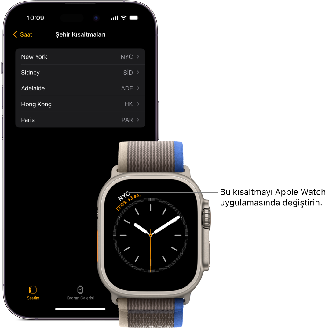 Yan yana bir iPhone ve Apple Watch. Apple Watch ekranı, NYC kısaltmasını kullanan New York City saatini gösteriyor. iPhone ekranı, Apple Watch uygulamasının Saat ayarlarında bulunan şehir listesini gösteriyor.