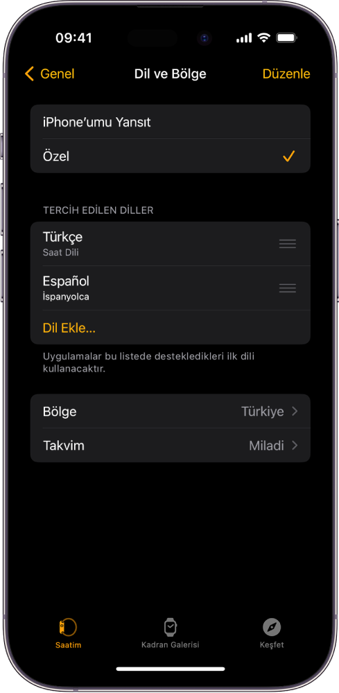 Apple Watch uygulamasının, Tercih Edilen Diller’in altında görünen İngilizce ve İspanyolca ile Dil ve Bölge ekranı.