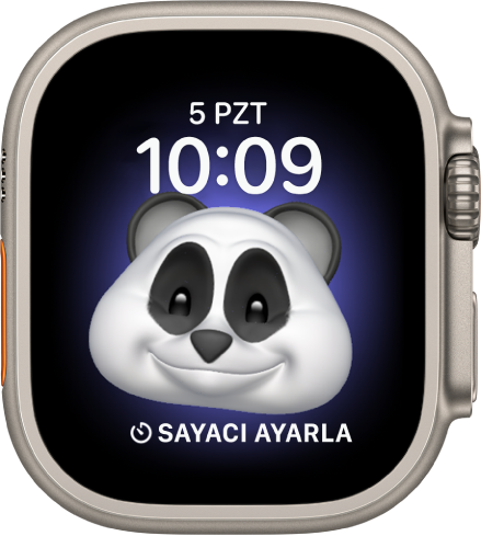 Memoji karakterini ve bir alt komplikasyonu ayarlayabileceğiniz Memoji saat kadranı. Memoji’yi canlandırmak için ekrana dokunun. En üstte tarih ve saat var, Sayaç komplikasyonu ise en altta.