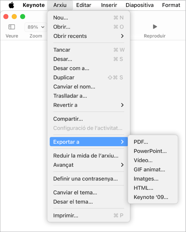 El menú Arxiu, obert, amb “Exportar a” seleccionat i el submenú corresponent que mostra les opcions d’exportació per a PDF, PowerPoint, vídeo, HTML, imatges i Keynote ’09.