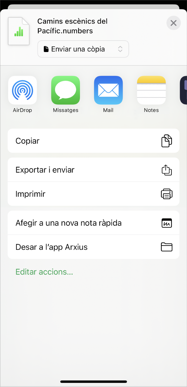 La finestra del Numbers amb el menú de compartir en què es veuen les opcions per enviar una còpia del full de càlcul, exportar‑lo en un format diferent i enviar‑lo, imprimir‑lo o desar‑lo a l’app Arxius.