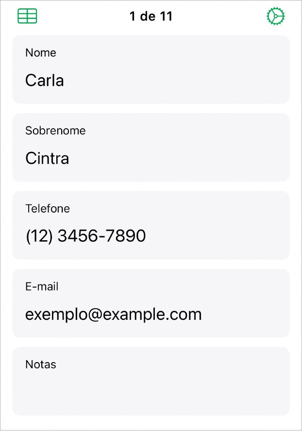 Um registro em um formulário com campos para nome, número de telefone, e-mail e muito mais. Além disso, os controles para visualizar a tabela vinculada e os controles de configuração de forma encontram-se na parte superior.