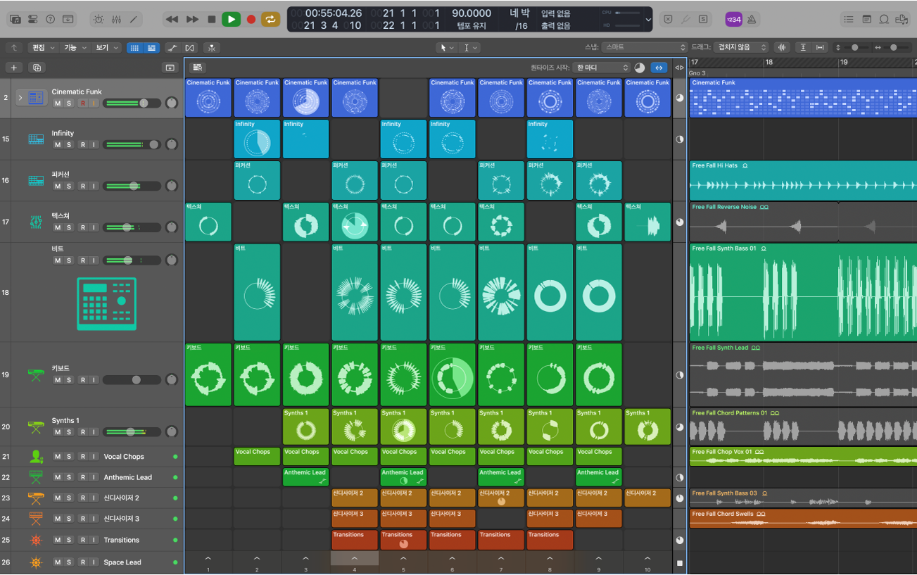 Logic Pro 프로젝트가 재생됨.