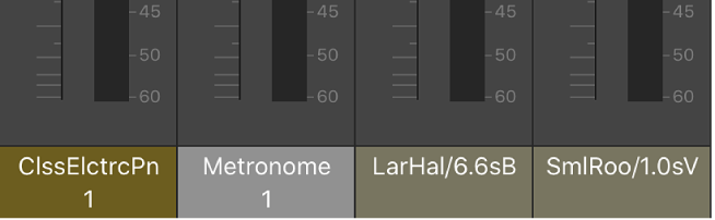 Figure. Zone inférieure des tranches de console qui indique le nom et le numéro.