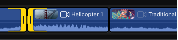 タイムラインで2つのクリップの隣接する端が選択されています。
